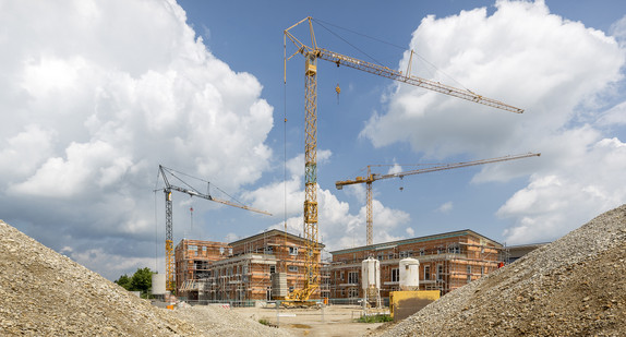 Wohnblöcke im Rohbau Wohnblöcke im Rohbau