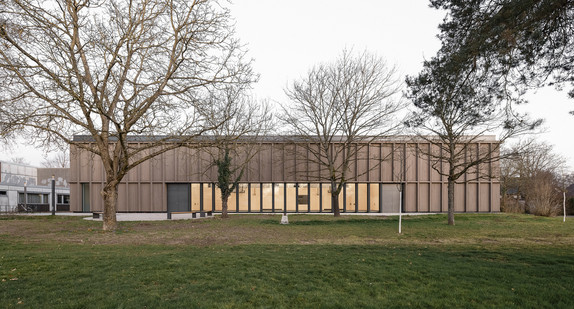 Außenaufnahme / Totale Mehrzweckhalle Staffort-Stutensee