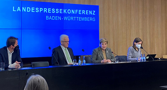 Ministerin Nicole Razavi MdL stellt mit Ministerpräsident Winfried Kretschmann die Bilanz der Sozialen Wohnraumförderung 2022 vor. Ministerin Nicole Razavi MdL stellt mit Ministerpräsident Winfried Kretschmann die Bilanz der Sozialen Wohnraumförderung 2022 vor.